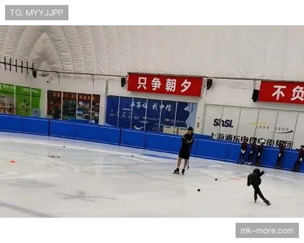 任子威训练完直接啃冰块，这自律程度谁懂啊